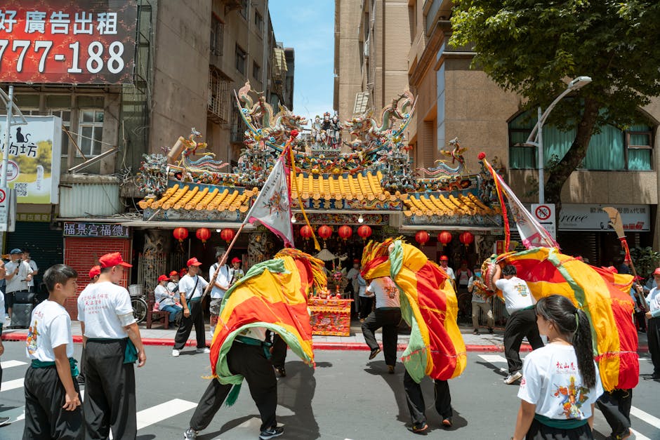 徐國勇,蔣萬安,江啟臣,何欣純,廖偉翔,顏寬恒,顏清標,上轎典禮,大甲媽,水精將軍,徐國勇身體前傾伸出雙手試圖接住神像