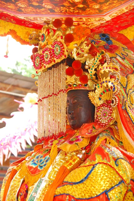 白沙屯媽祖,大甲媽祖遶境,星城Online,花車,戲說台灣,發財金,媽祖,應援,戲說台灣演員扮演財神爺發送紅包魚錦囊