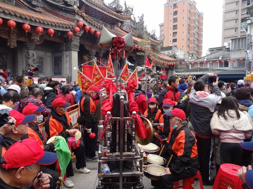 白沙屯媽祖,大甲媽祖遶境,星城Online,花車,戲說台灣,發財金,媽祖,應援,星城Online攤位發送發財金與環保袋