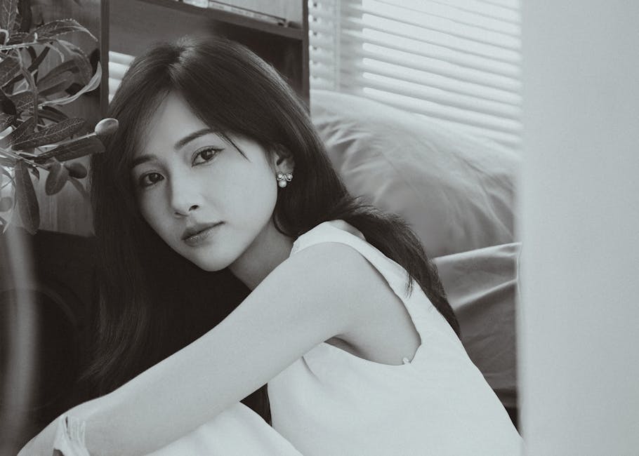 張凌赫,逐玉,田麗,詐騙,張凌赫來台,腎上腺母侵,嚴寬,凍齡美魔女,當紅男神,叔圈天菜,田麗返台宣傳新電影《腎上腺母侵》的活動照