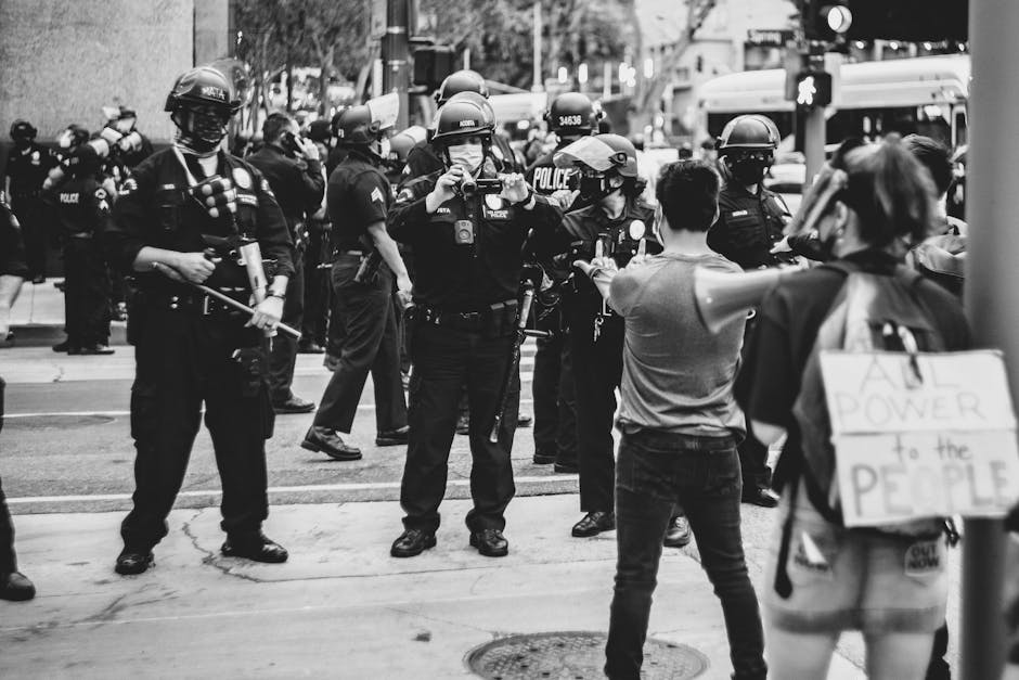 白沙屯媽祖,白沙屯拱天宮,白沙屯媽祖進香,環境部,志工與居民正在清理香客留下的大量垃圾